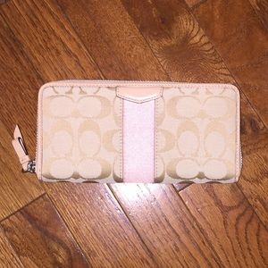 Coach wallet - beige/cream with pink accent